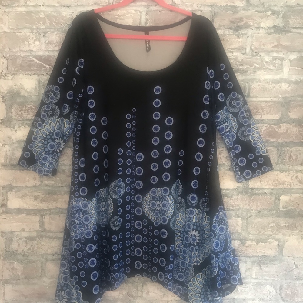 Super cute dress with handkerchief hem/pockets in comfy material tht dnt wrinkle
